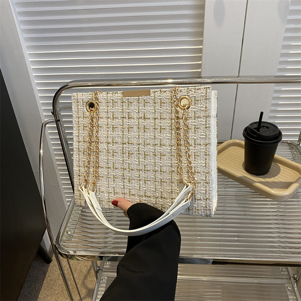 White Chain Shoulder Bag Underarm Tote Bag
