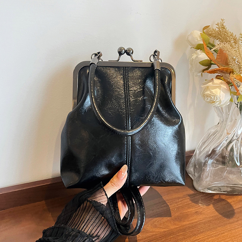 Black Elegant Kiss Lock Shoulder Bag PU Leather Retro Chinese Style Crossbody Bag Solid Color Large Capacity Vintage Women's Handbag